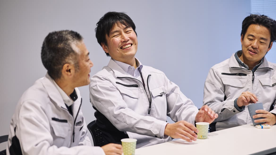 この日は帰社して昼食。各自、仕事に合わせて柔軟にランチタイムを取っていて、会議室が自由に使えます。